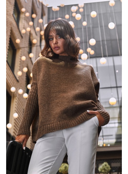 Karamelės spalvos megztinis