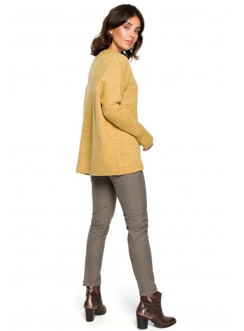 Tamsiai geltonos spalvos megztinis