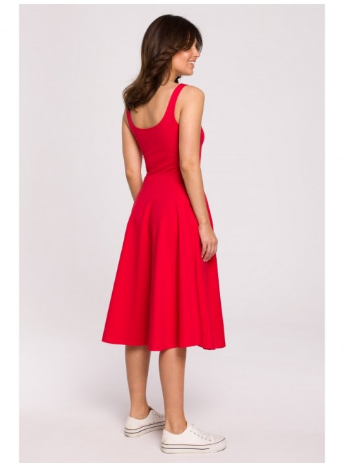 Raudona prigludusi suknelė be rankovių B218