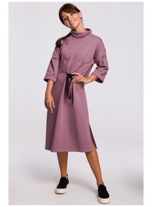 Violetinė midi suknelė su dekoratyvine juostele B181