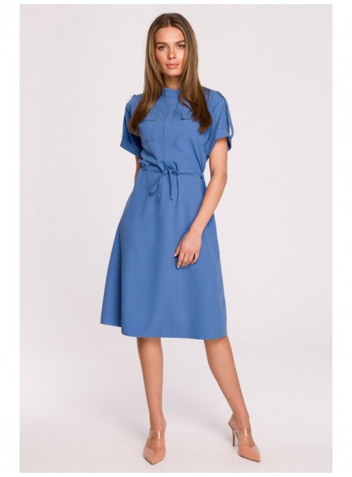 Mėlyna suknelė su atlenkiamomis kišenėmis ir surišamu liemeniu S298