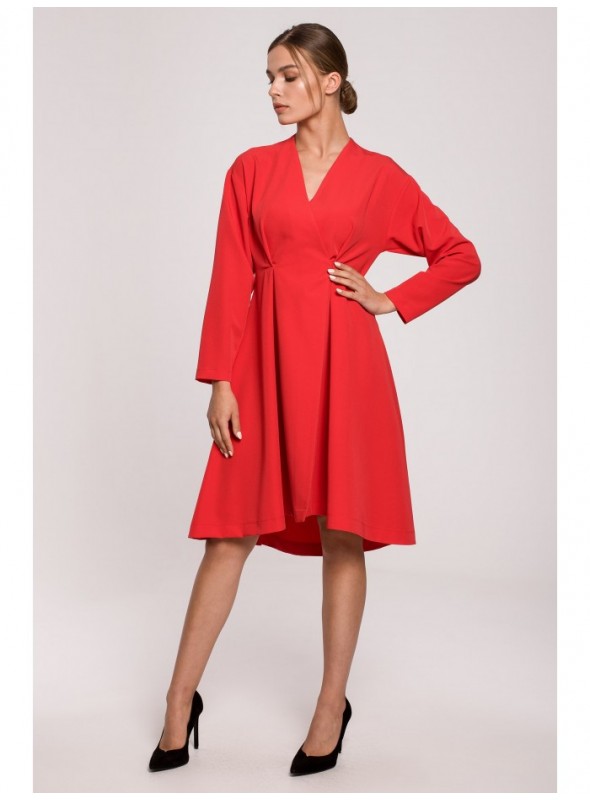 Raudona prigludusi asimetriška suknelė S280