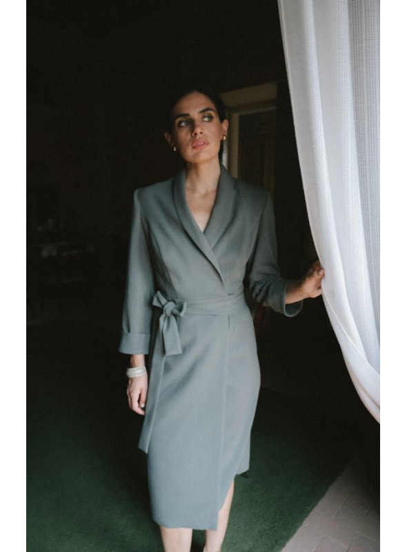 chaki spalvos suknelė