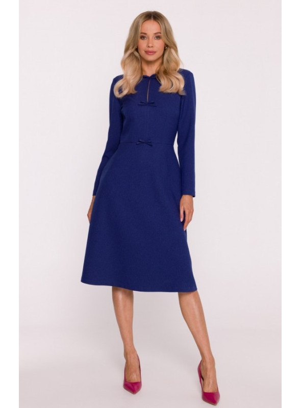 mėlynos spalvos suknelė