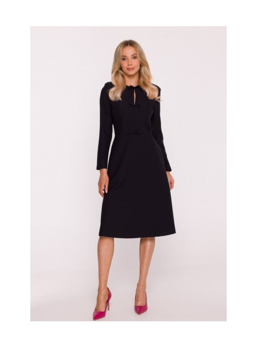 juodos spalvos suknelė