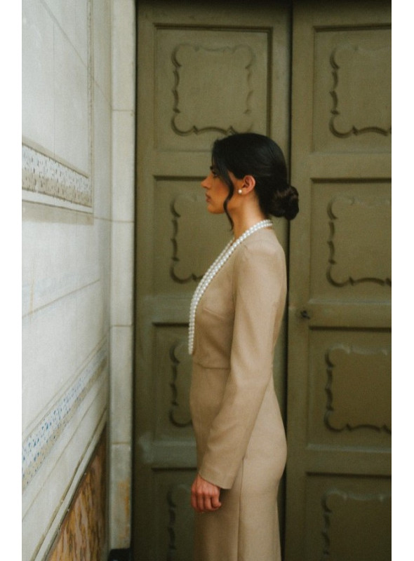 smėlio spalvos suknelė