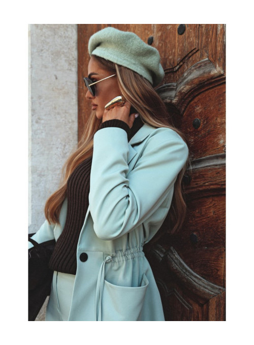 metu spalvos švarkelis