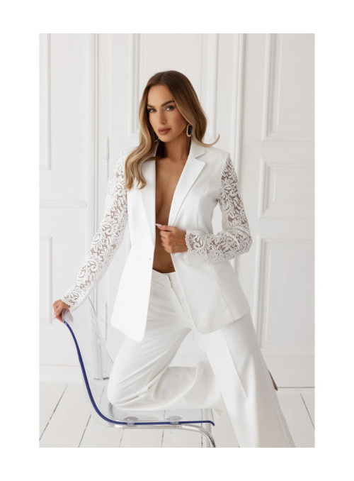 Striukė su nėriniuotomis rankovėmis - ecru spalvos