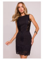 Nėriniuota suknelė su moderniais kirpimais - juoda